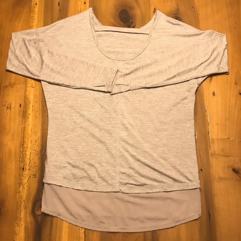 💥2/$15💥 Yoga top - Picture 2 of 3